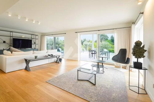 VILLA CONTEMPORAINE ENTIEREMENT RENOVEE - VILLEFRANCHE SUR MER - PISCINE